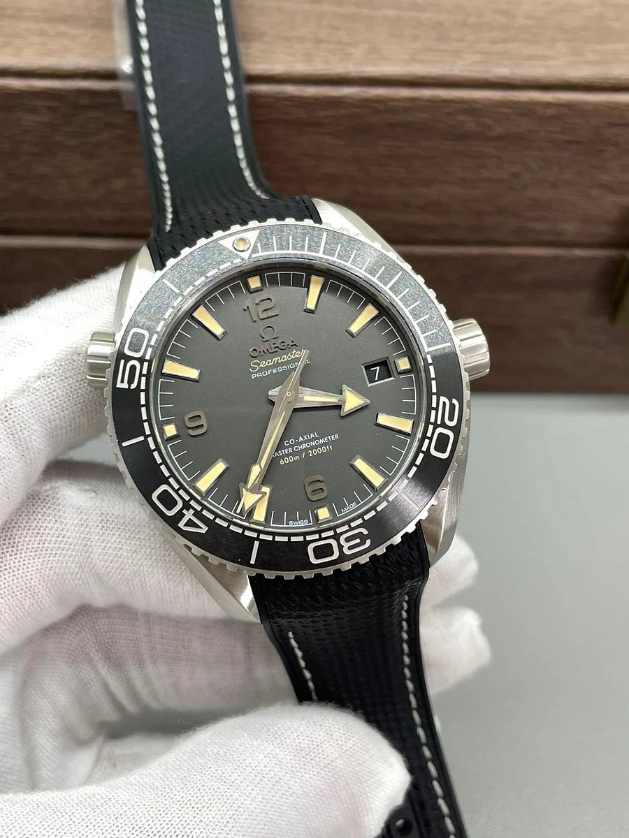 OMEGA Seamaster Planet Ocean 600M 43.5mm Ref. 215.32.44.21.01.002