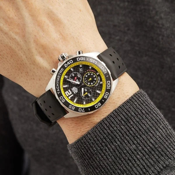 TAG Heuer Formula 1 CAZ101AC.FT8024 – Men’s Quartz Black Dial Rubber Strap Watch